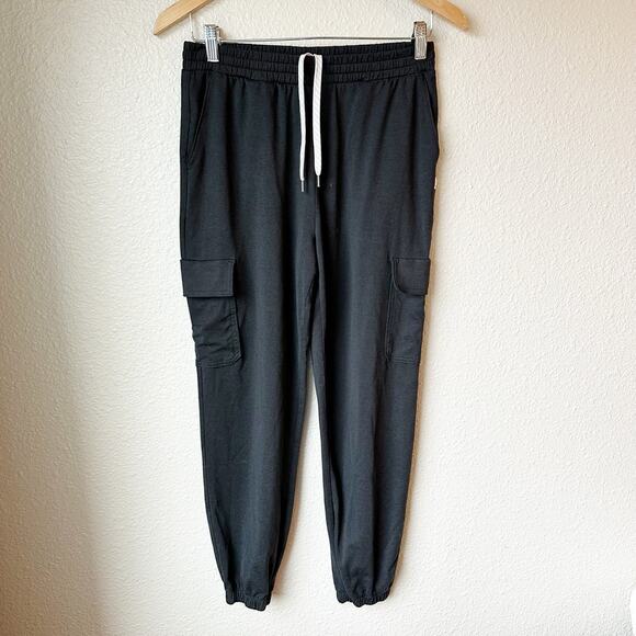 Vuori Pants - Vuori Boyfriend Cargo Sweatpant Jogger in Black Heather sz S